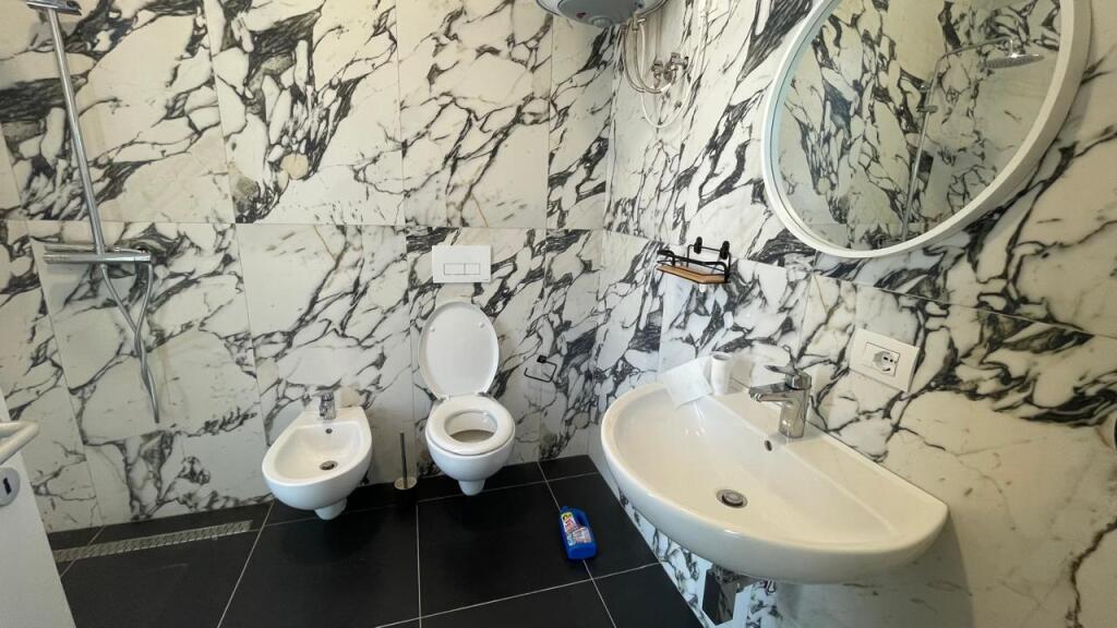 Qera, Apartament 2+1+ Garazhd, Rruga Kosovareve
