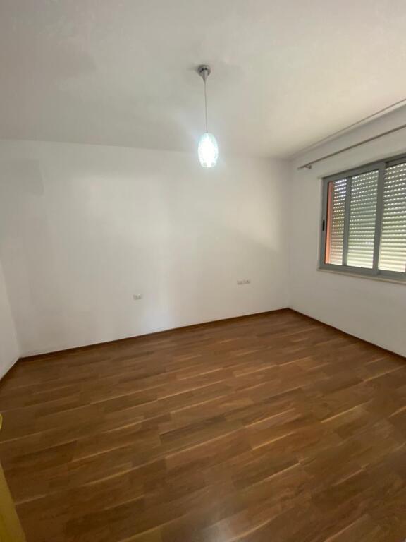 OFFER!! For sale 3+1+2 on Rr. Peti, Liqeni i Thate