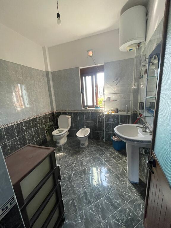 Apartament 3+1 me qira ne shtepi privat, ne Astir