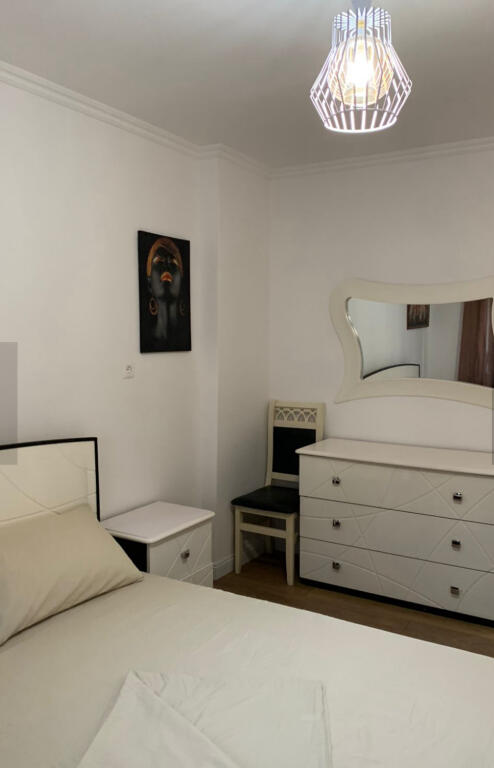 Apartment 3+1 for rent at Shkolla e Kuqe