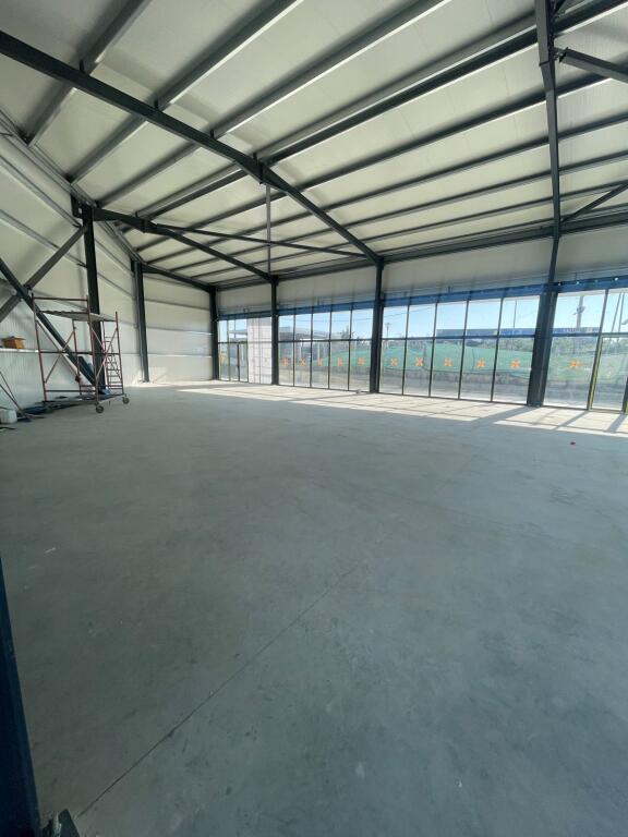Capannone in affitto a Kamëz – 400 m²