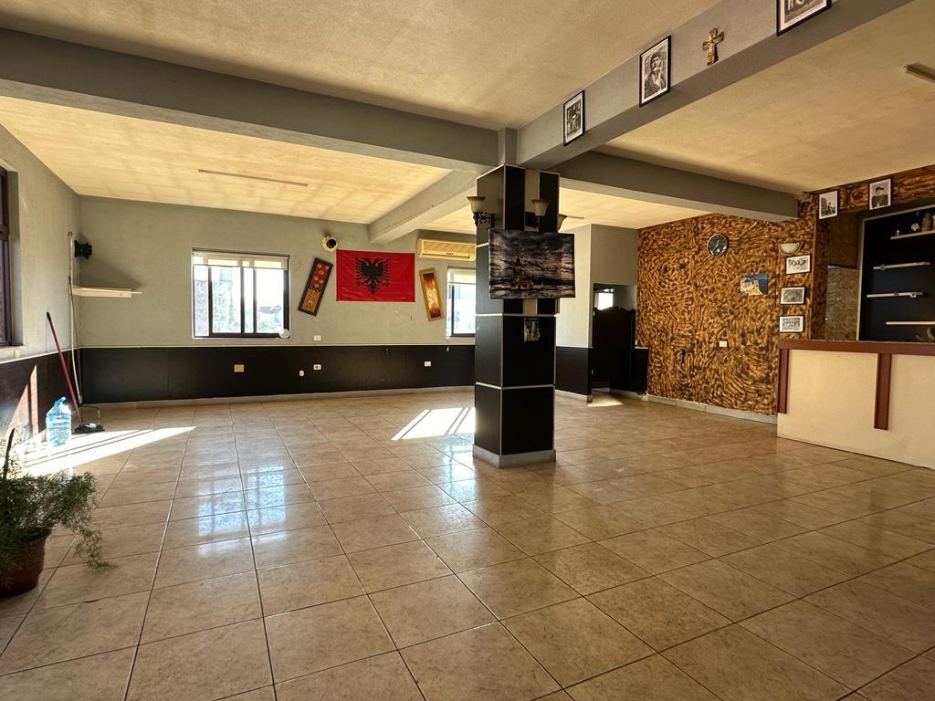 Two-story building for rent in Laprake, for any type of activity.