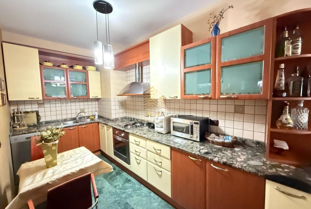 Qira, Apartament 2+1+2, Rruga Elbasanit – Stadiumi 'Air Albania'