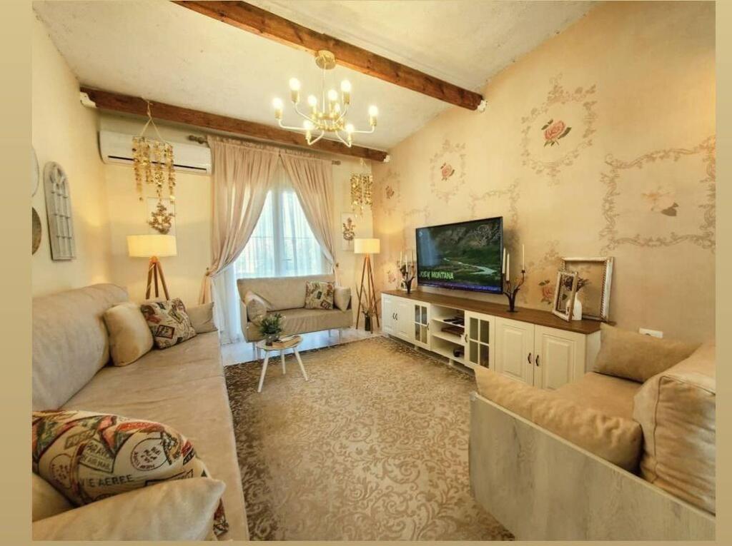 For sale super apartment 2+1+2 at the Train Station, Siri Kodra street