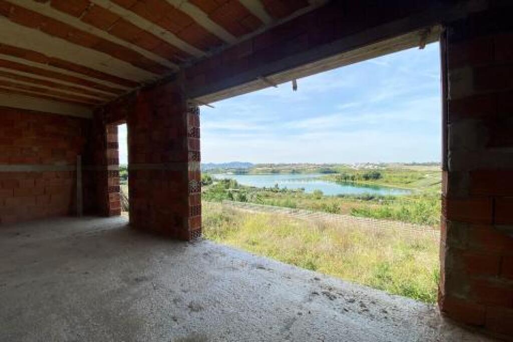 Shitet apartament 2+1+2 tualete në Farkë te Residenca "Lakeside"!