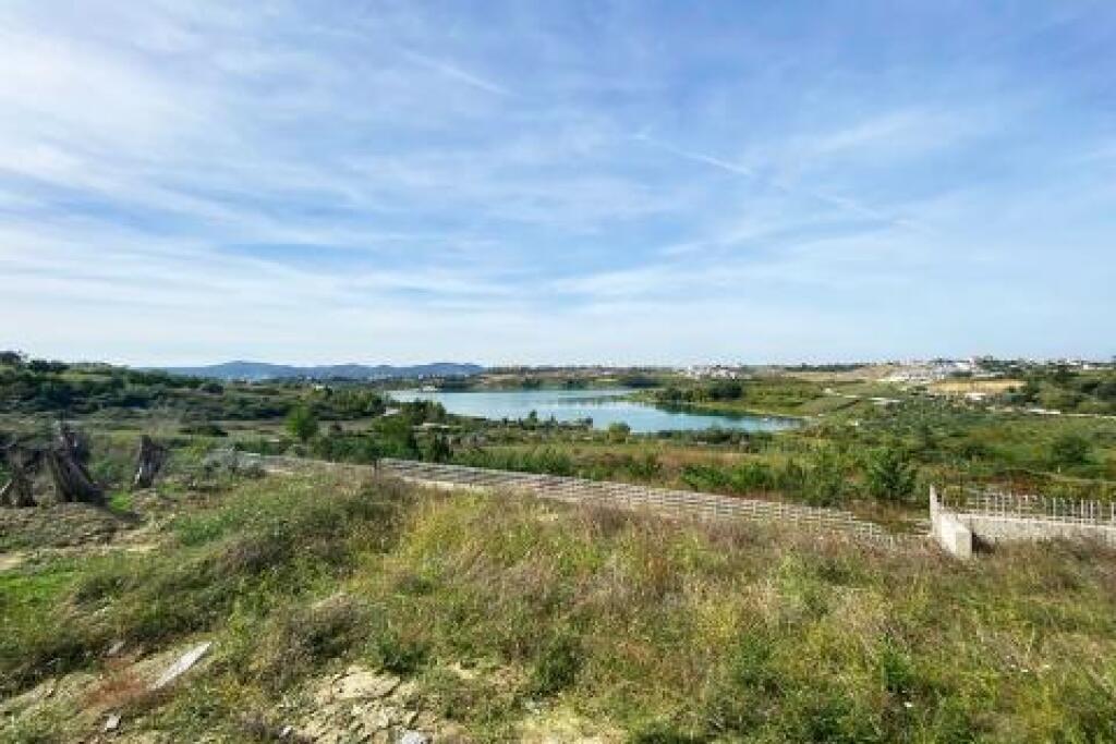 Shitet apartament 2+1+2 tualete në Farkë te Residenca "Lakeside"!