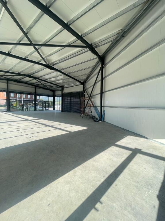 Capannone in affitto a Kamëz – 400 m²
