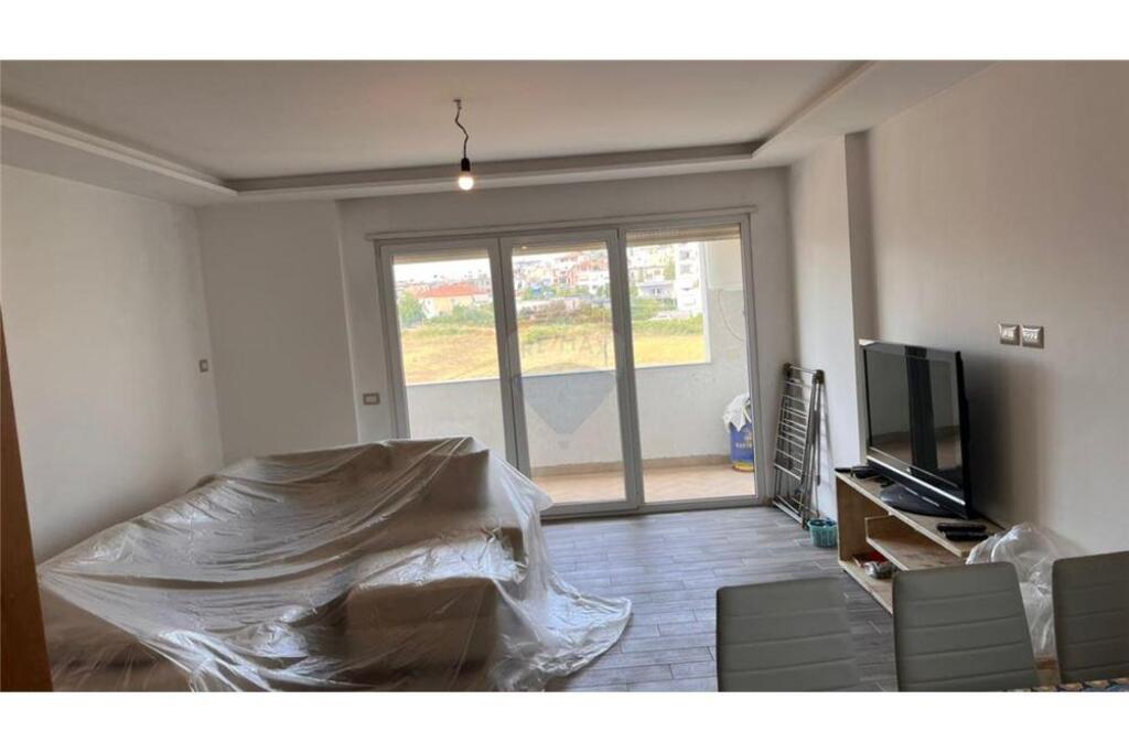 Apartament me qira ne astir