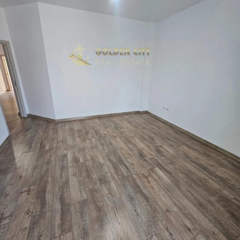 Vendesi Appartamento 2+1 – Spiaggia, Durazzo (Vicino all'Hotel Antalja)
