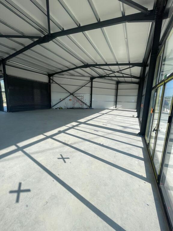 Capannone in affitto a Kamëz – 400 m²
