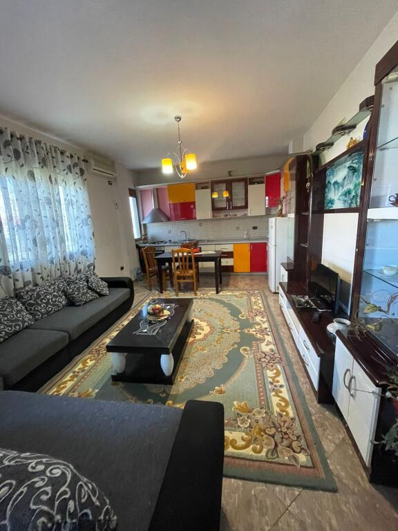 Apartament 3+1 me qira ne shtepi privat, ne Astir