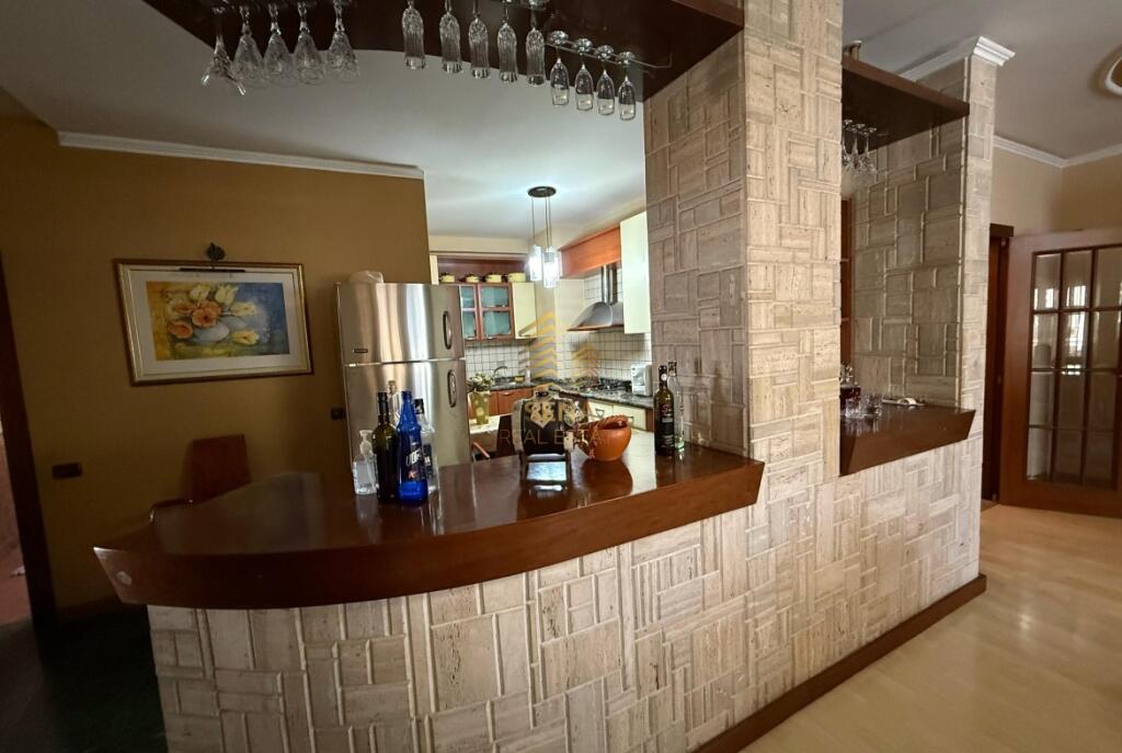 Qira, Apartament 2+1+2, Rruga Elbasanit – Stadiumi 'Air Albania'