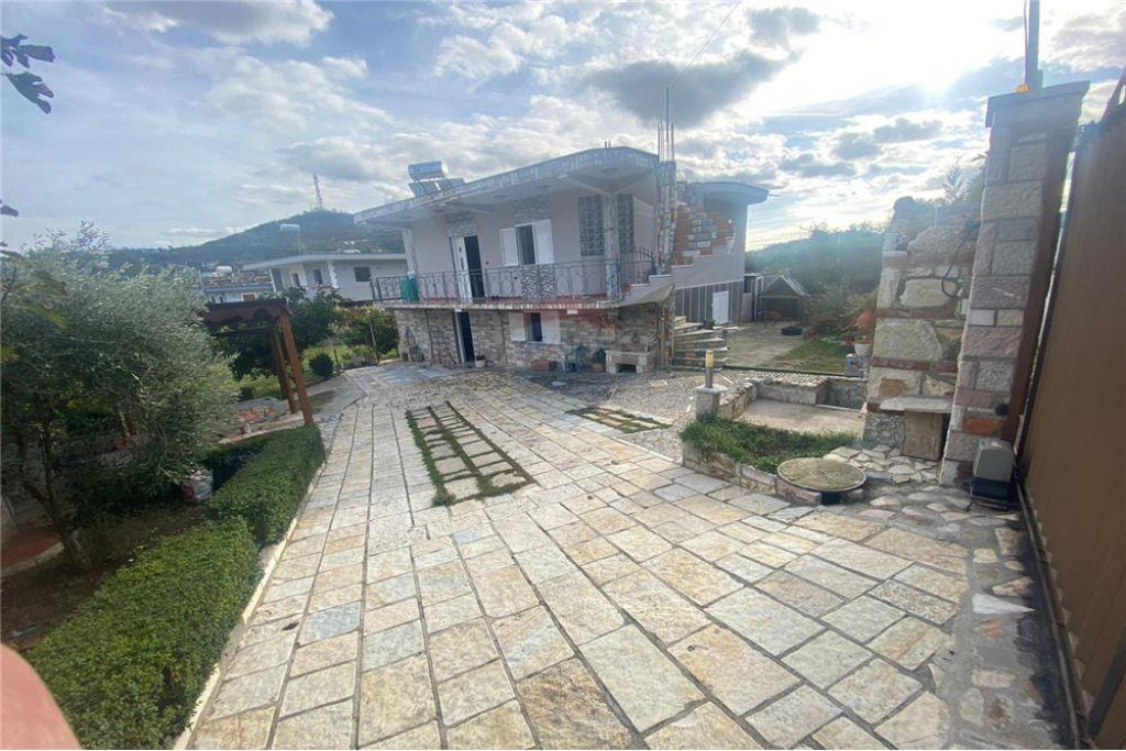 Private house for rent in Mezez!