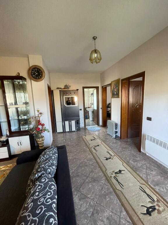 Apartament 3+1 me qira ne shtepi privat, ne Astir