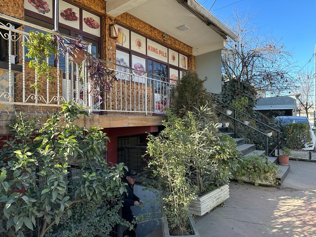 Two-story building for rent in Laprake, for any type of activity.