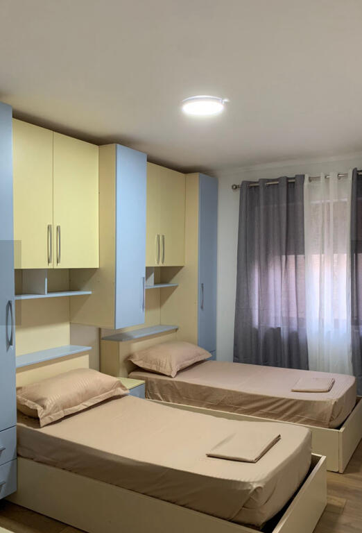 Apartment 3+1 for rent at Shkolla e Kuqe
