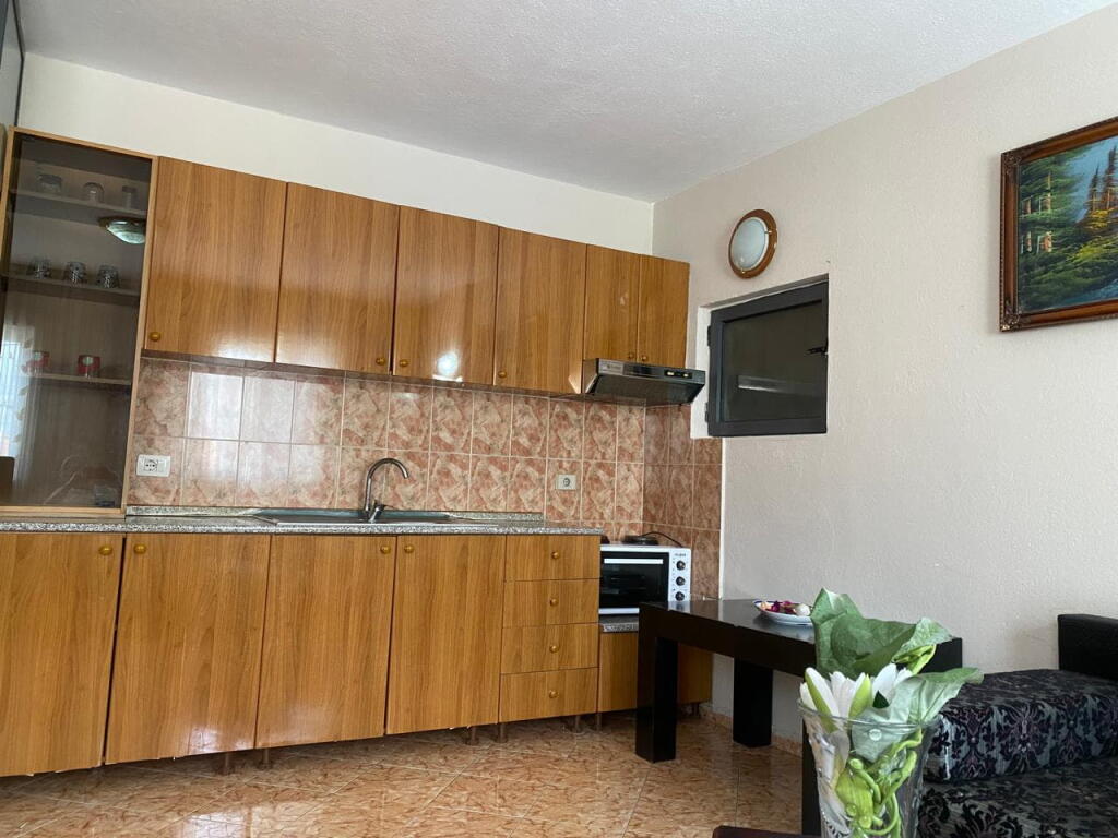 Garsoniere Me Qera Tek Komuna E Parisit (ID BG133) Tirane.