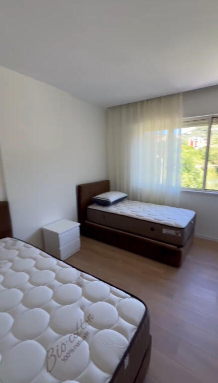 Super apartament 3+1+2 me qera tek Liqeni Thate (mobilim i ri)