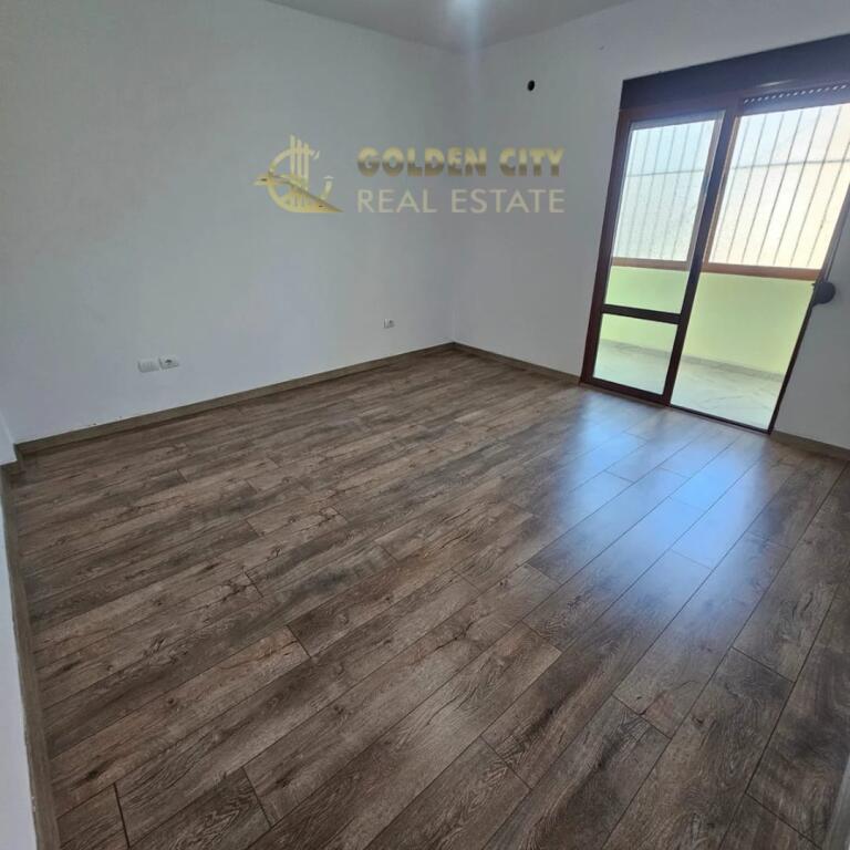 Vendesi Appartamento 2+1 – Spiaggia, Durazzo (Vicino all'Hotel Antalja)