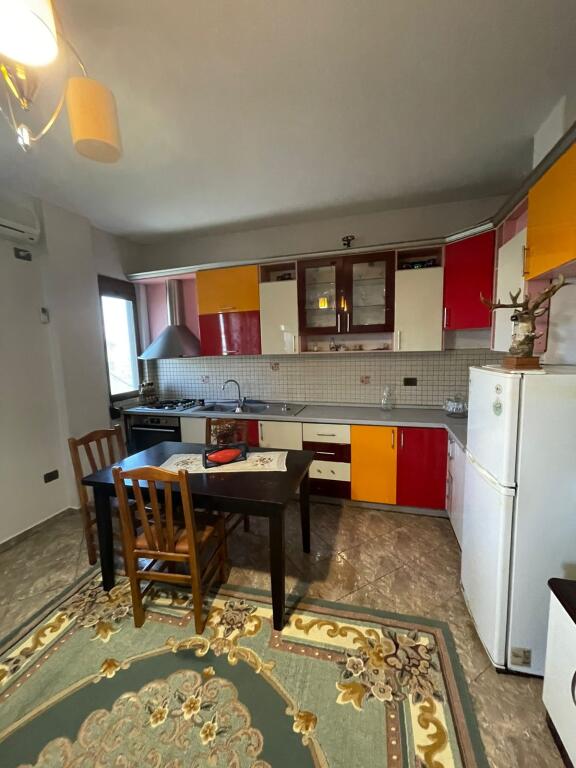 Apartament 3+1 me qira ne shtepi privat, ne Astir