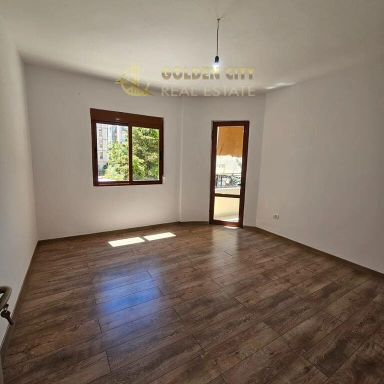 Vendesi Appartamento 2+1 – Spiaggia, Durazzo (Vicino all'Hotel Antalja)