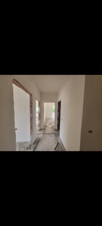 Pranë Spitalit Amerikan 2 Shitet Apartament 2+1+2