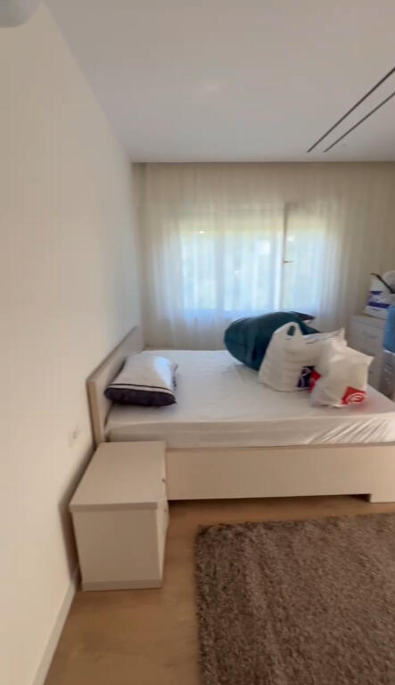Super apartament 3+1+2 me qera tek Liqeni Thate (mobilim i ri)