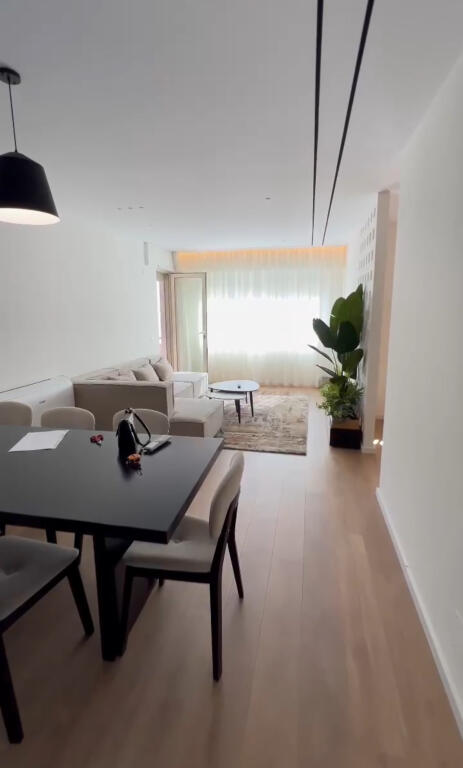 Super apartament 3+1+2 me qera tek Liqeni Thate (mobilim i ri)