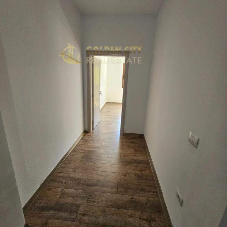 Vendesi Appartamento 2+1 – Spiaggia, Durazzo (Vicino all'Hotel Antalja)