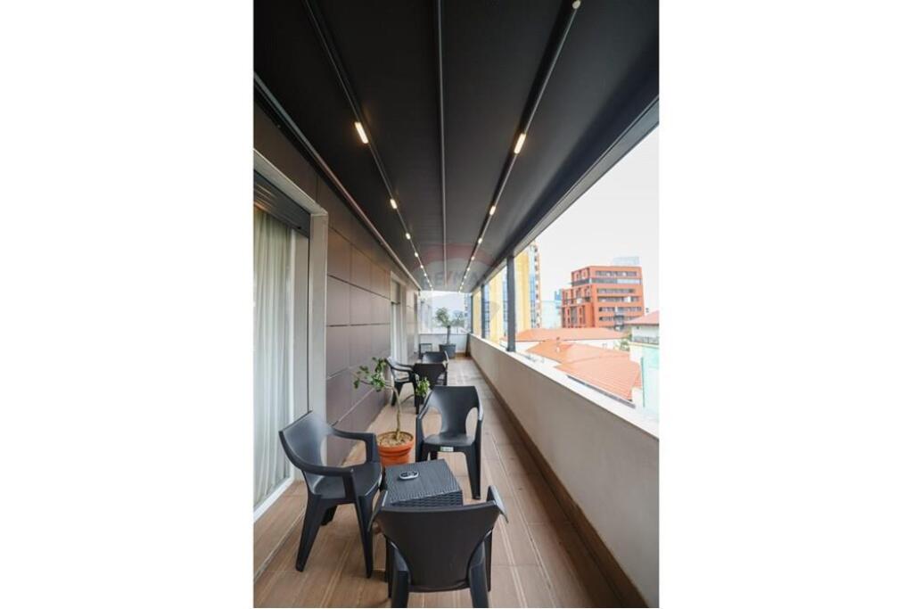 Apartment + Parking - For Rent - Center