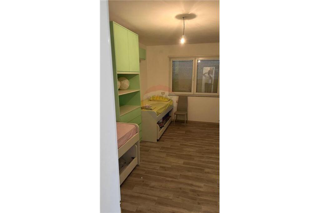 Apartament me qira ne astir