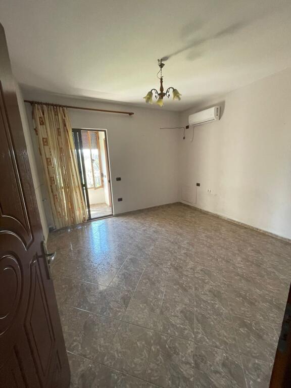 Apartament 3+1 me qira ne shtepi privat, ne Astir