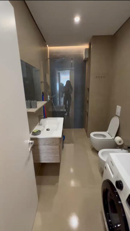 Super apartament 3+1+2 me qera tek Liqeni Thate (mobilim i ri)