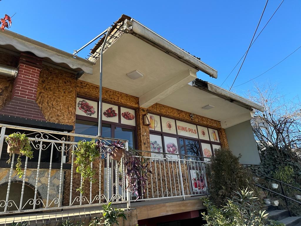 Two-story building for rent in Laprake, for any type of activity.