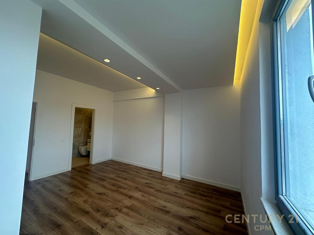 For sale: Invested apartment 2+1+2 Kavaja Street