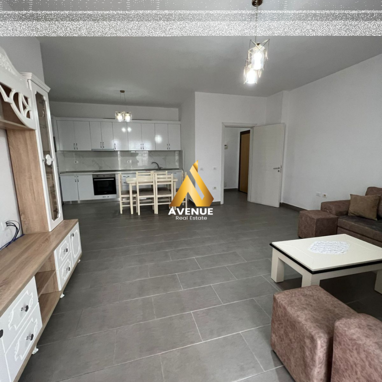 SHITET APARTAMENT I MOBILUAR 2+1+2, ULLIRI, KAMEZ