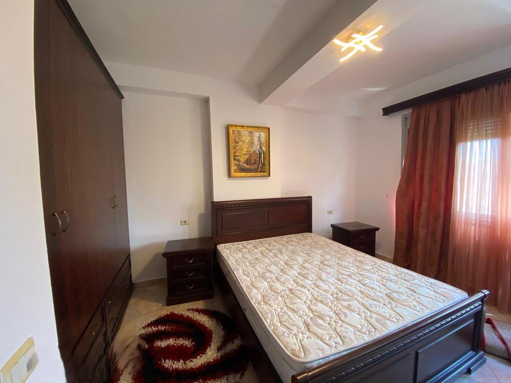 SHKOLLA 17 SHKURTI JAPIM ME QIRA APARTAMENT 3+1 FRESK