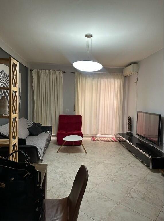 Qesarak, Japim apartament 1+1 me qira, Fresk!