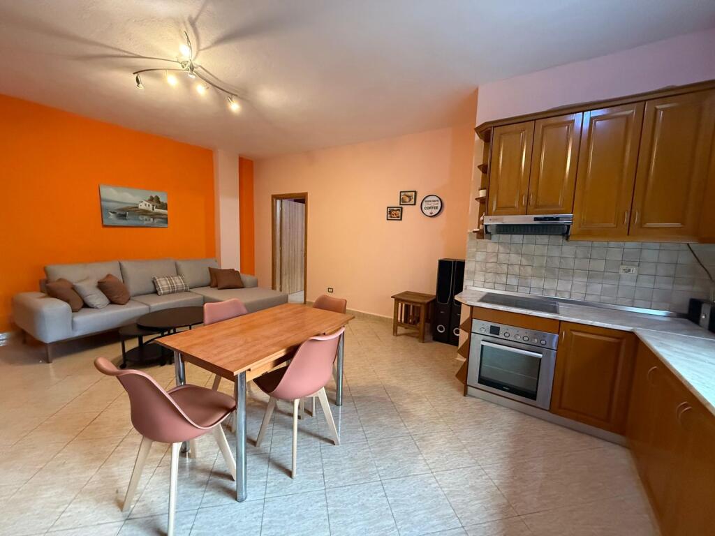 APARTAMENT ME QERA 1+1 PRANË PLAZHIT