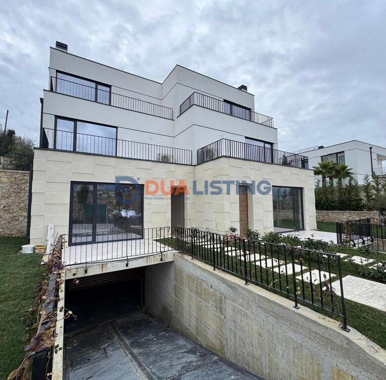 Affittiamo una villa attaccata a uno dei complessi più prestigiosi al Lago Secco, Residenza Forest!
