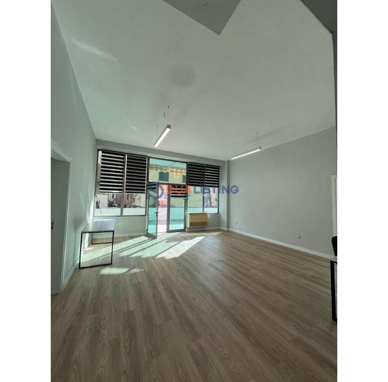 OFFICE FOR RENT AT KOMUNA E PARISIT NEAR EKRISTAL CENTER!