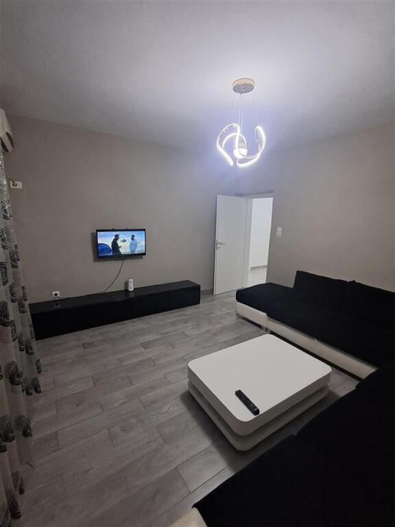 Apartament 2+1 me qera tek shkolla 1 maji, Ali Dem.