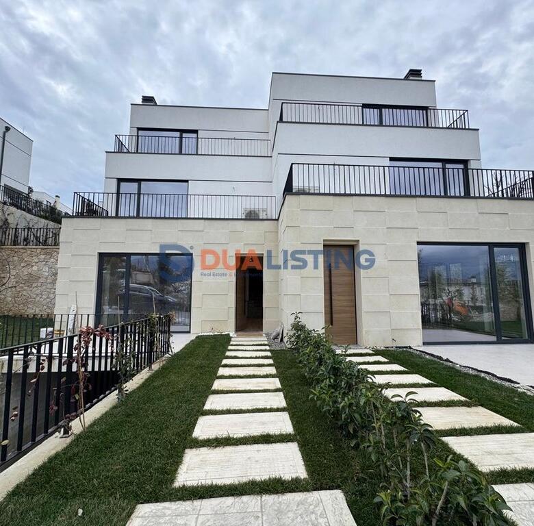Affittiamo una villa attaccata a uno dei complessi più prestigiosi al Lago Secco, Residenza Forest!