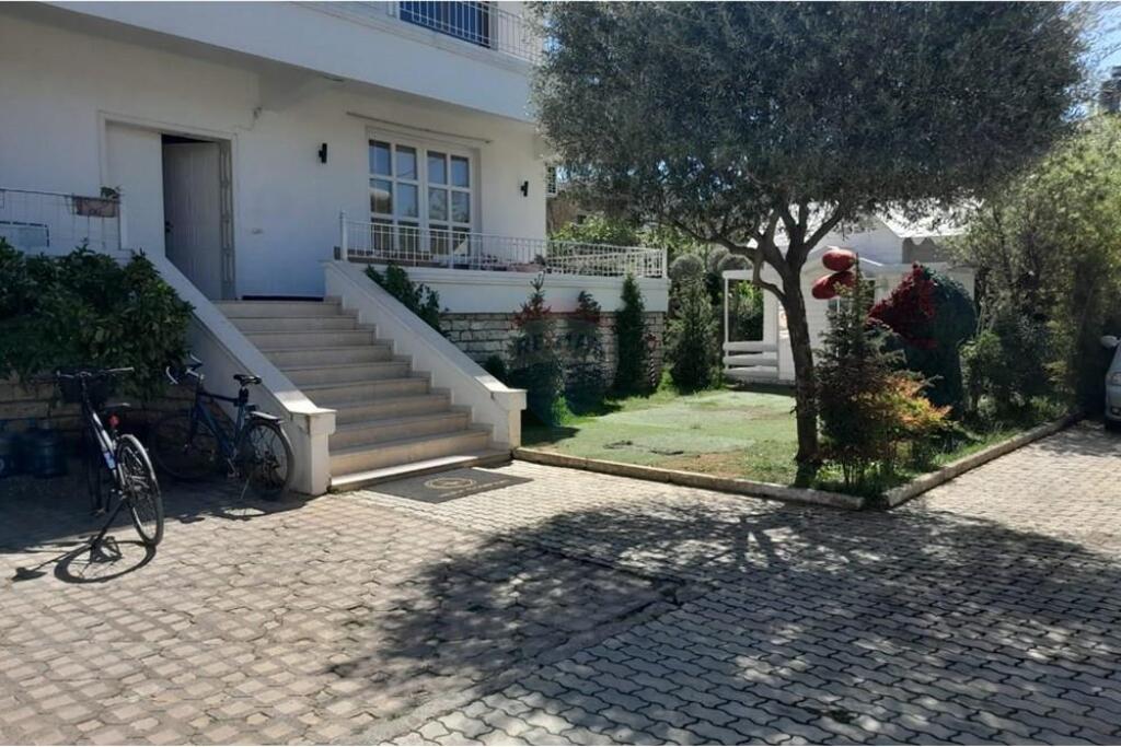 FOR RENT 3-STOREY VILLA WITH YARD, IDEAL FOR BUSINESS!