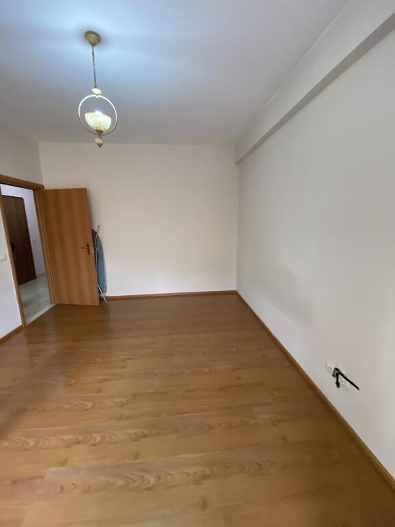 2+1, partially furnished, for living or office, zoo garden.