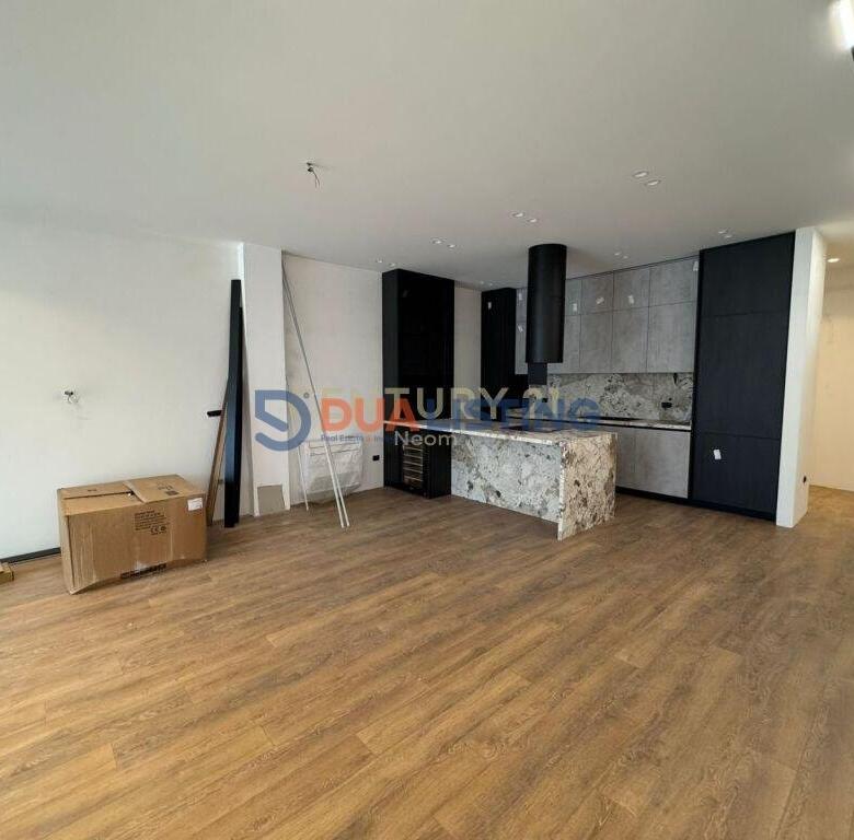 Affittiamo una villa attaccata a uno dei complessi più prestigiosi al Lago Secco, Residenza Forest!