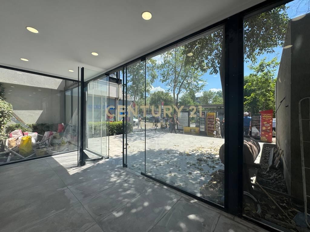 BRRYLI, COMMERCIAL SPACE FOR SALE!