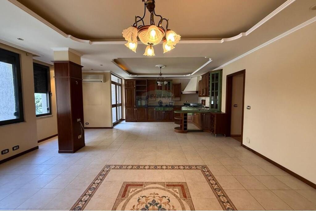 Ambient per zyra me qira Bllok prane Kafe ROMA