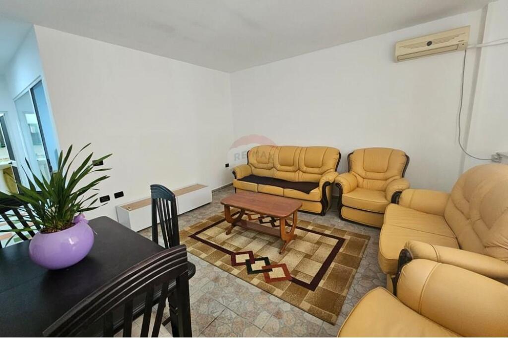 Apartament 1+1 për qira tek Komuna e Parisit