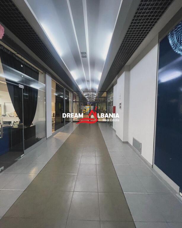 Ambjent biznesi për qira në Xhamllik, tek ish Profarma.